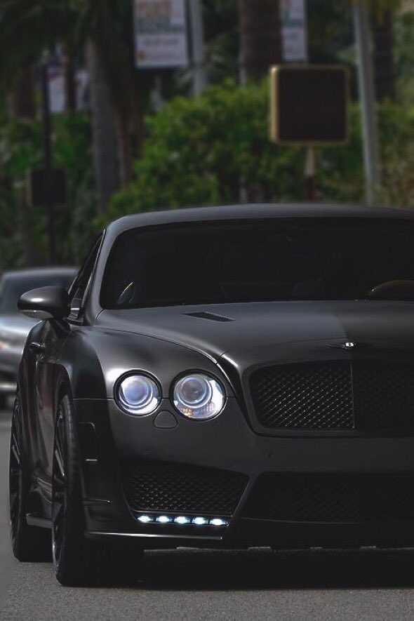 trlllionaire's tweet photo. Bentley https://t.co/PKrsEB54nS