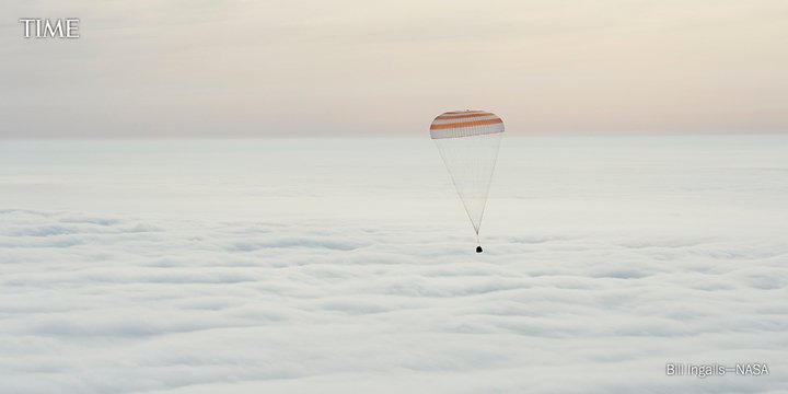 TIME's tweet photo. See Scott Kelly descend to Earth after a year in space https://t.co/xJkyyBGRjJ https://t.co/Uv2hJBJiXD