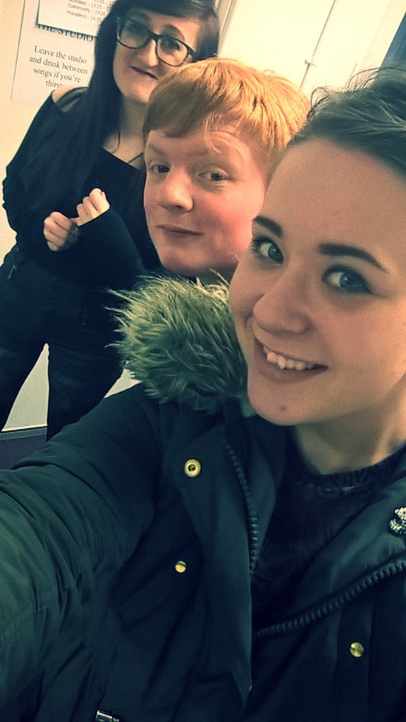 WedNoonLive's tweet photo. Well that's todays show done... @LunaNatz tune in next week! https://t.co/FP4Y8zu30G