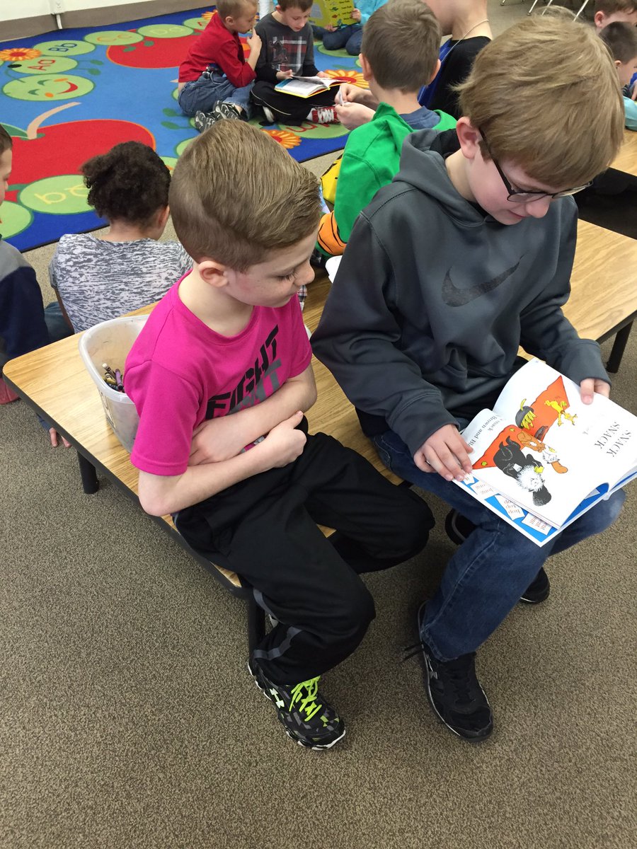 malapontia's tweet photo. First grade partner reading with Dr. Seuss books @LE_ESSD40 https://t.co/sciJhNlL3p