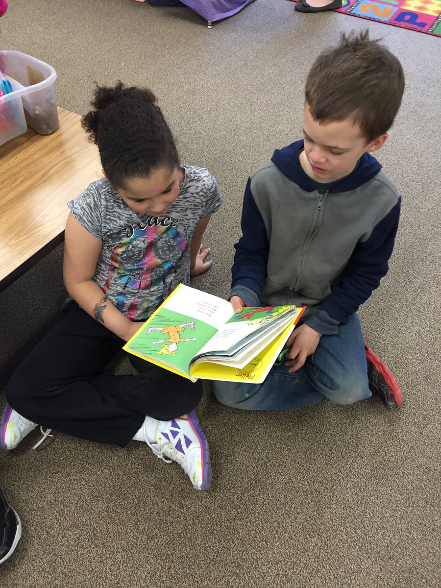 malapontia's tweet photo. First grade partner reading with Dr. Seuss books @LE_ESSD40 https://t.co/sciJhNlL3p