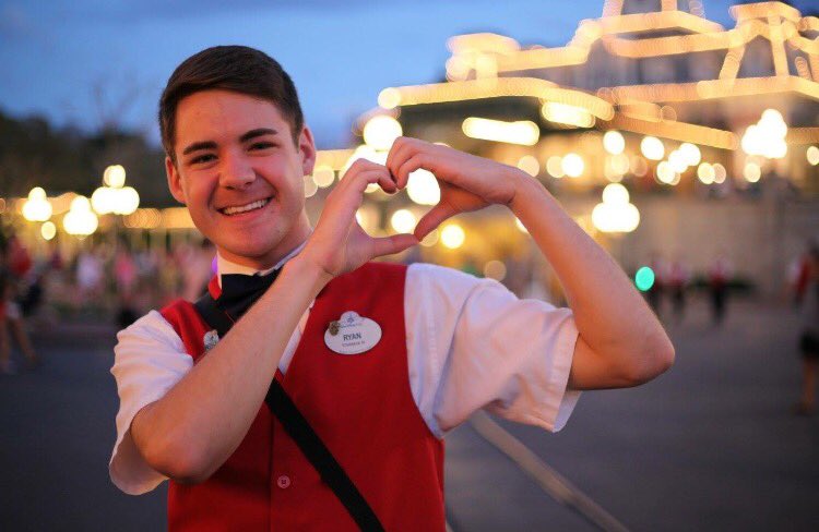 LDisneyT's tweet photo. No place like Disney has such a magical staff https://t.co/vIpzdA7gKf