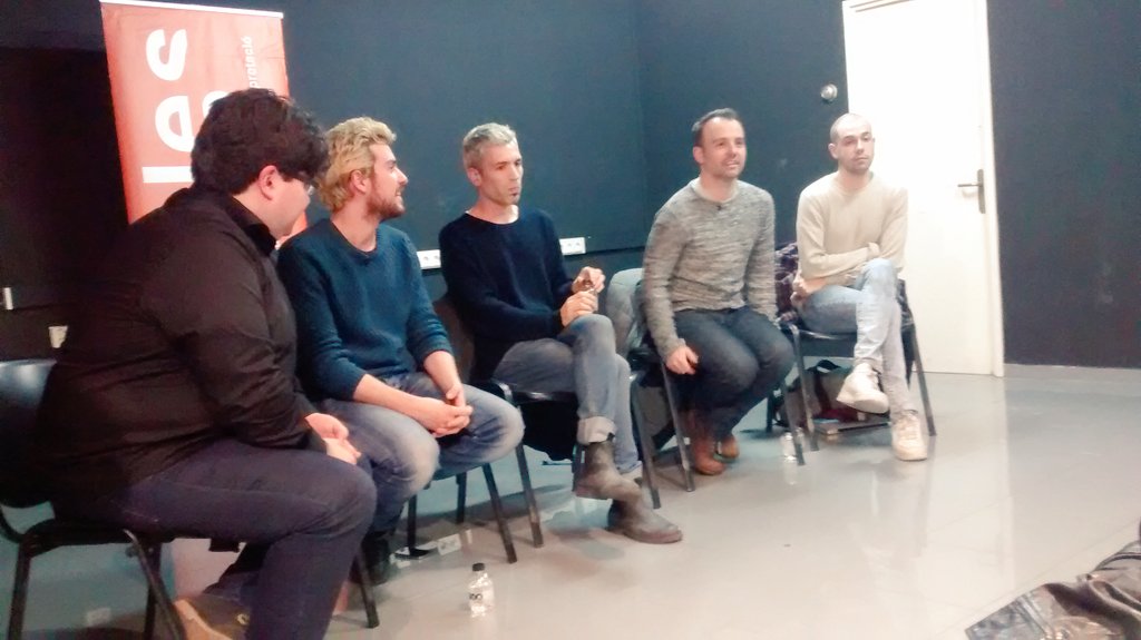 tresccultura's tweet photo. Comencem #ButacaTR3SC parlem amb aquests grans artistes sobre @rent_elmusical i el mite dels musicals a @escolaAULES https://t.co/8DHiKF8QQu