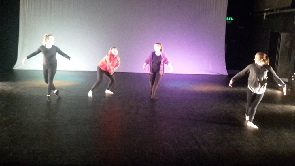 Robyn Nicholson tweet media