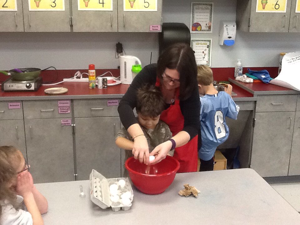 MrsMaltbyMRS's tweet photo. Celebrating Dr Seuss with cooking! @MillsRiverSch #THEplacetobe #CookingAndLearning #GreenEggsAndHam https://t.co/mY2Rj55ifE