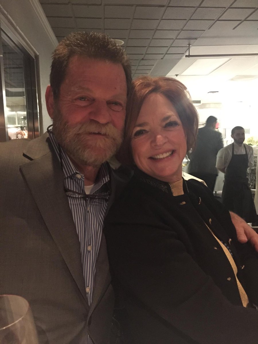KariJoRealtor's tweet photo. Happy Anniversary to you two love bugs! I love you! Ready to PARTY! #50anniversay #Goldyears #foreveryoung https://t.co/cTU4f1v9yl