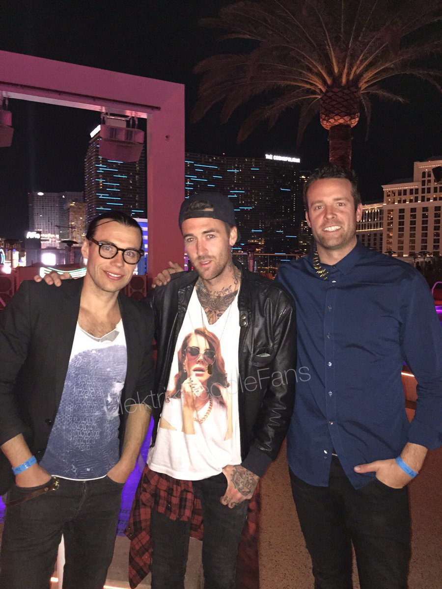 KeepRuminating's tweet photo. Ah a whole year ago @silverrushparty @ElektrikPeople #EvanRobinson #SvendLerche #ReidCurby @DraisLV #SilverRushParty https://t.co/9neCN3A8NF