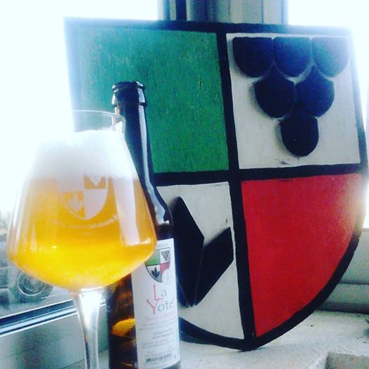 bierebellon's tweet photo. #LaYote #Berry #Ale #craftbeer #bièreArtisanale https://t.co/6HWsTuUix1