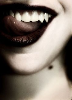 Stelaerol's tweet photo. ¡Rol basado en una academia de criaturas fantásticas! (Demonios, vampiros, licantropos, angeles...)  ¡RT! #Rolplay https://t.co/t8xoUf93sA