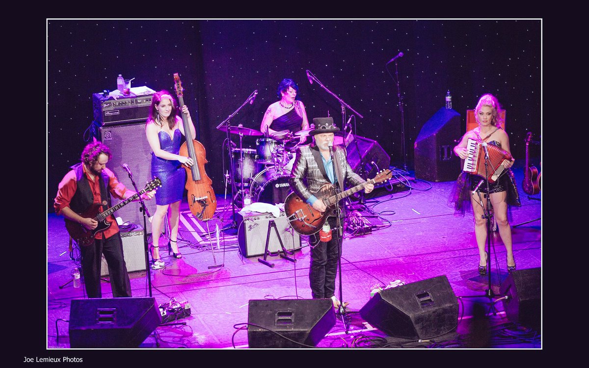 FredEaglesmith's tweet photo. Heading to Utrecht, Netherlands to play at @TiVre_Utrecht tonight! https://t.co/NRnW7FzN3u