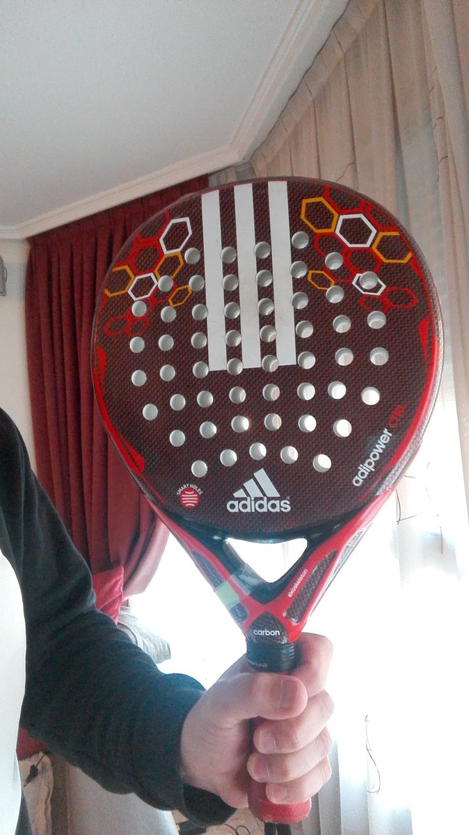AlpisteMesa's tweet photo. Ahora si está en mis manos #AdipowerCtrl gracias Begoña @adidas_padel ahora toca exprimirla 🎾💪💪 https://t.co/amsBdCvLw7