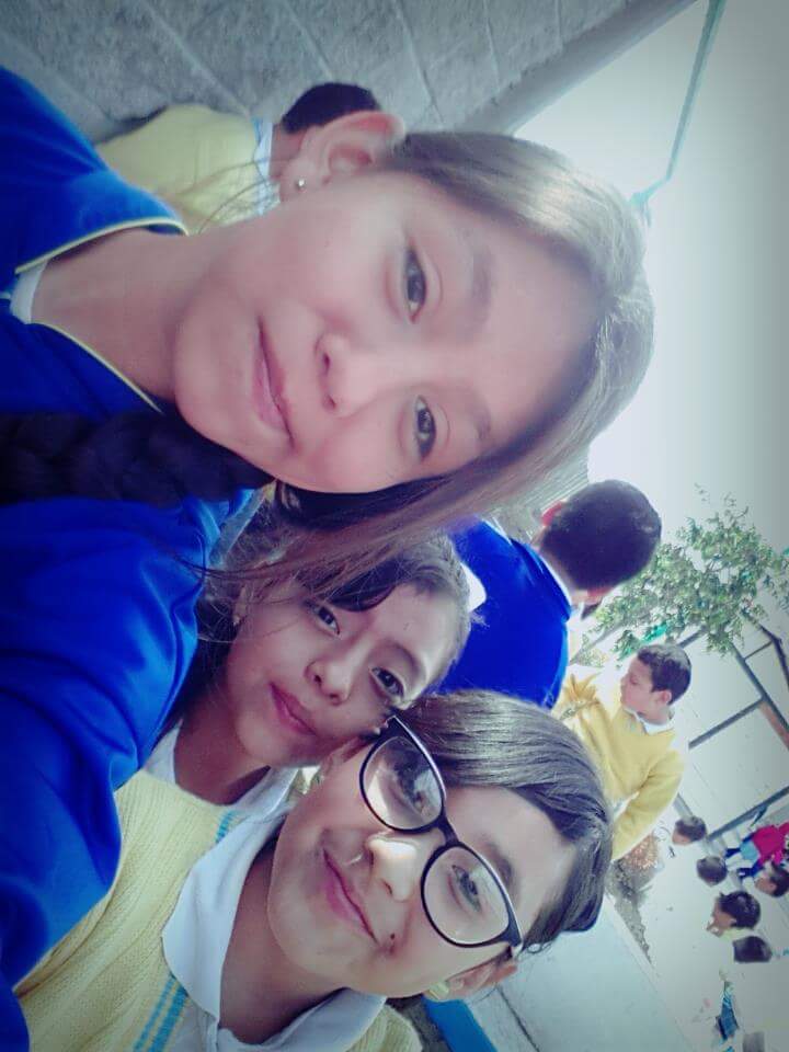 itzelsaldivar12's tweet image. Aquí con unas grandes amigas las quiero mucho