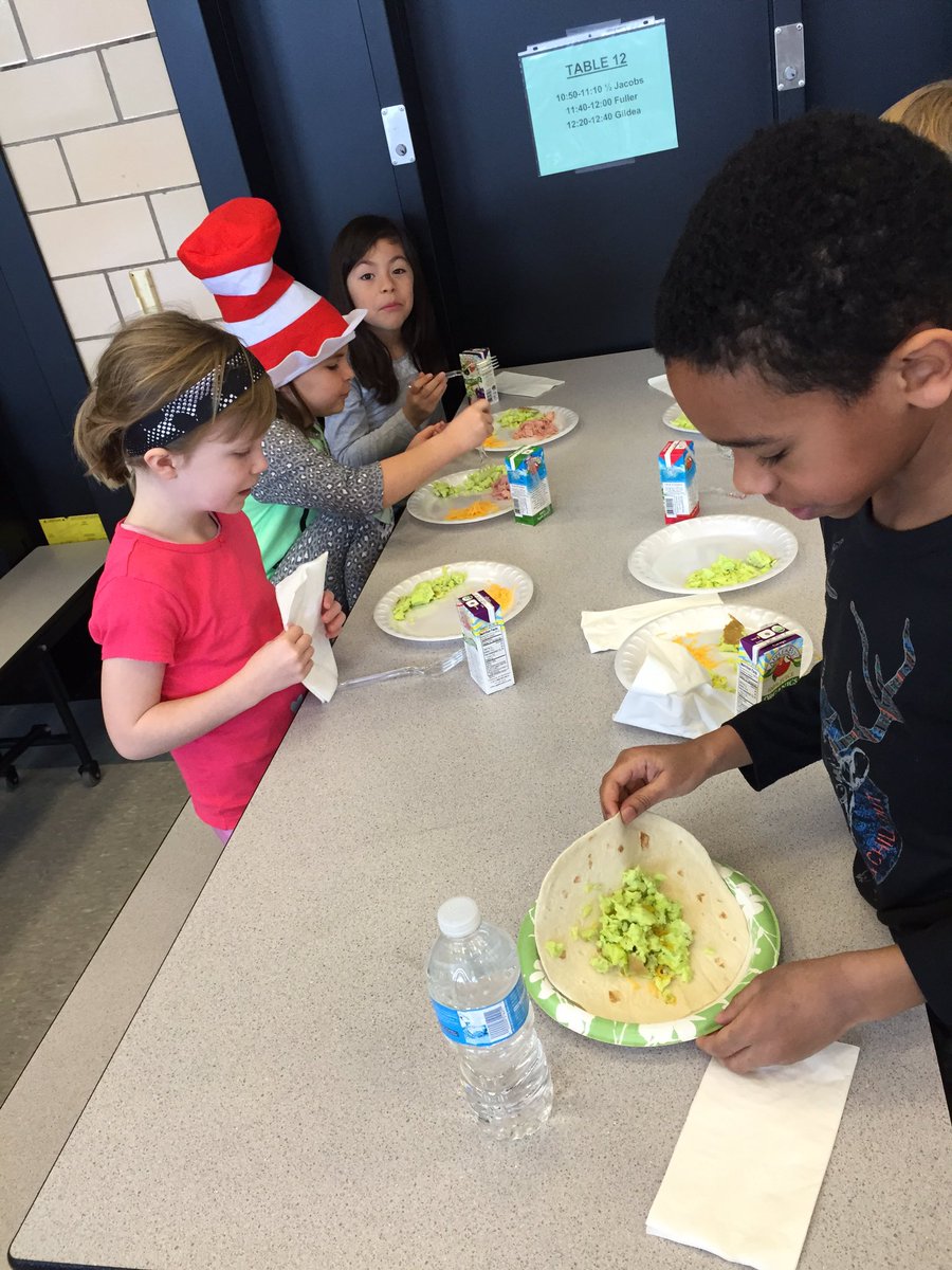 MrsFlyntATS's tweet photo. Celebrating Dr. Seuss' birthday in style! #ArlingtonReads @MrsFlyntATS @APS_ATS https://t.co/ZdFpt75a9D