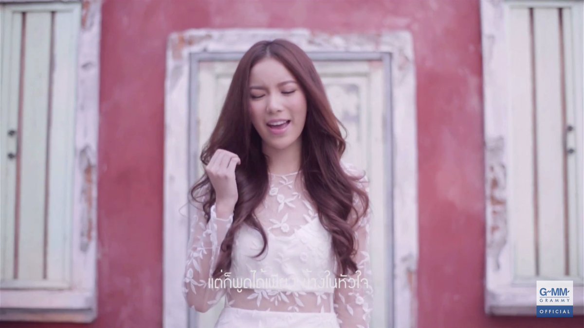 yokchanatcha's tweet photo. ได้แต่เขียนข้อความว่ารัก ได้แต่เขียนทุกวันให้เธอ กลับมานอนละเมอตัวเธอจะรู้อะไรบ้างไหม #พูดว่ารักในใจ ❤@MookWorranit https://t.co/xOpB1ZM25K
