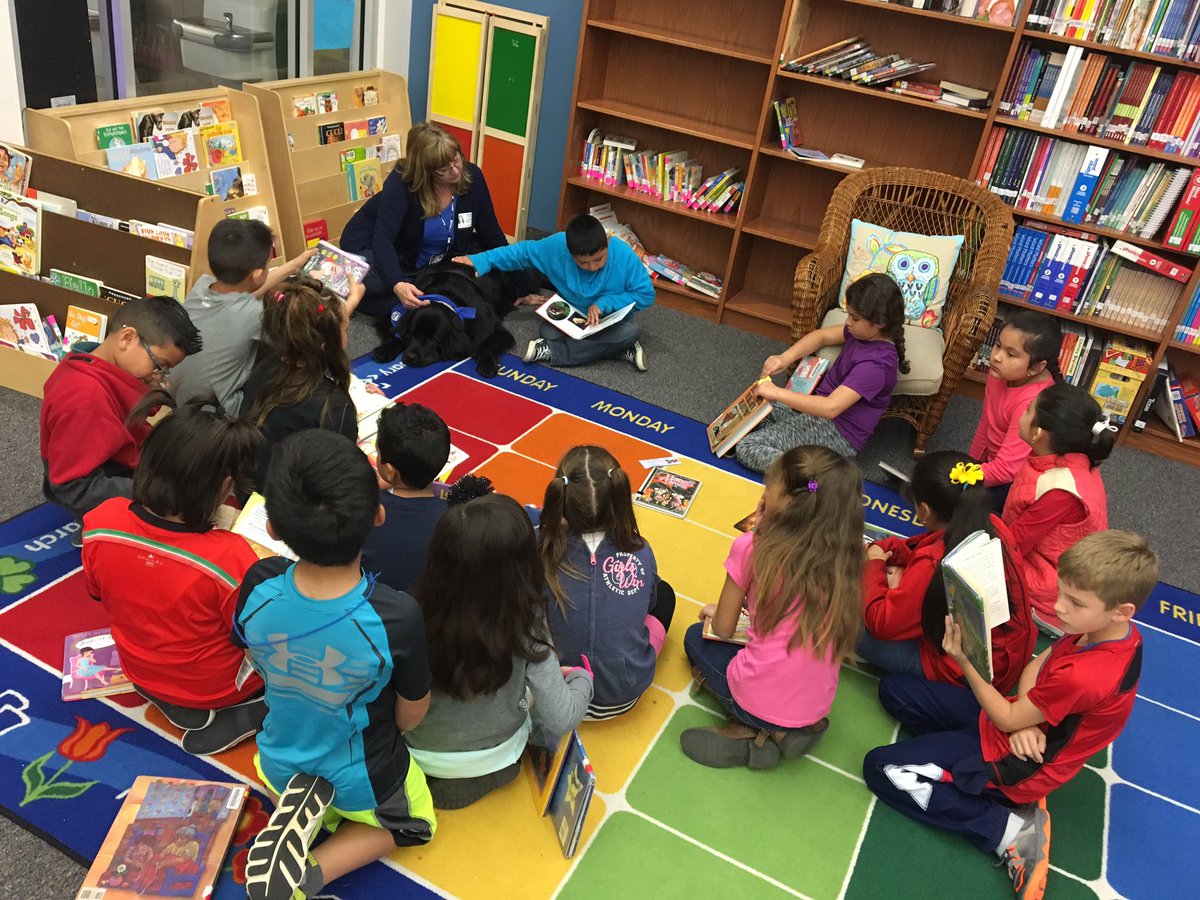 dazzlingdual's tweet photo. Our class took turns reading to Lydia, a therapy dog!  @PetersColonyES https://t.co/R2B8DnexyI