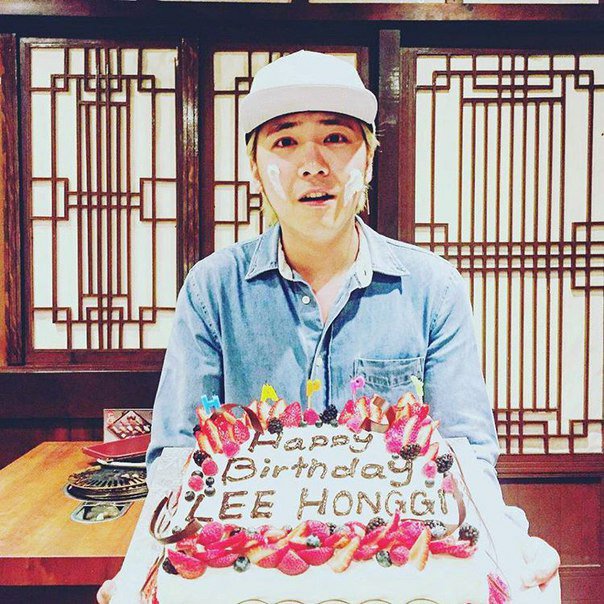 No_comments_LOL's tweet photo. #LeeHongki #LeeHonggi #HappyHongkiDay #HappyHonggiDay #HappyHongstarDay #HAPPY302DAY #이홍기 #FTISLAND #HappyOppa https://t.co/tuO9sIHJWh