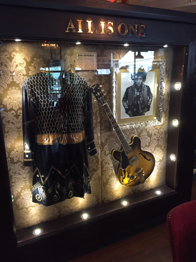 Francesco_088's tweet photo. @JimiHendrix @_Jimi_Hendrix_ #legend #HRCLondon https://t.co/Uybtm891Jv