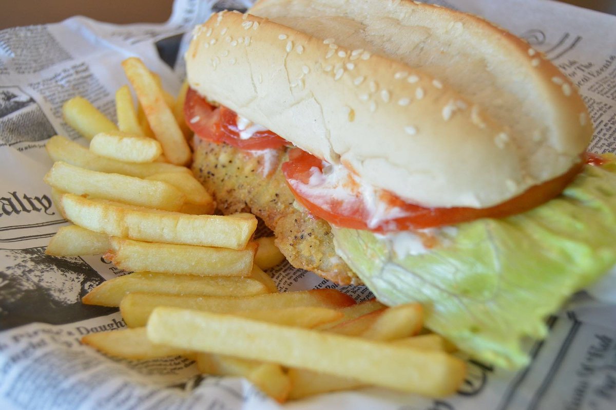 RumbasChi3's tweet photo. @Chitreanos Dale A Tu Almuerzo Un Toque Diferente Con El Delicioso Sandwich De Filete De Pescado En #DogAndRoll https://t.co/M9ThiytgAG