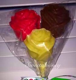 Yummy Chocolate Roses. Amazing party &amp; wedding favours #weddings @BridesLifeToBe <a href="/OngarMums/">Ongar Mums</a> <a href="/KerryKatona7/">Kerry Katona</a>