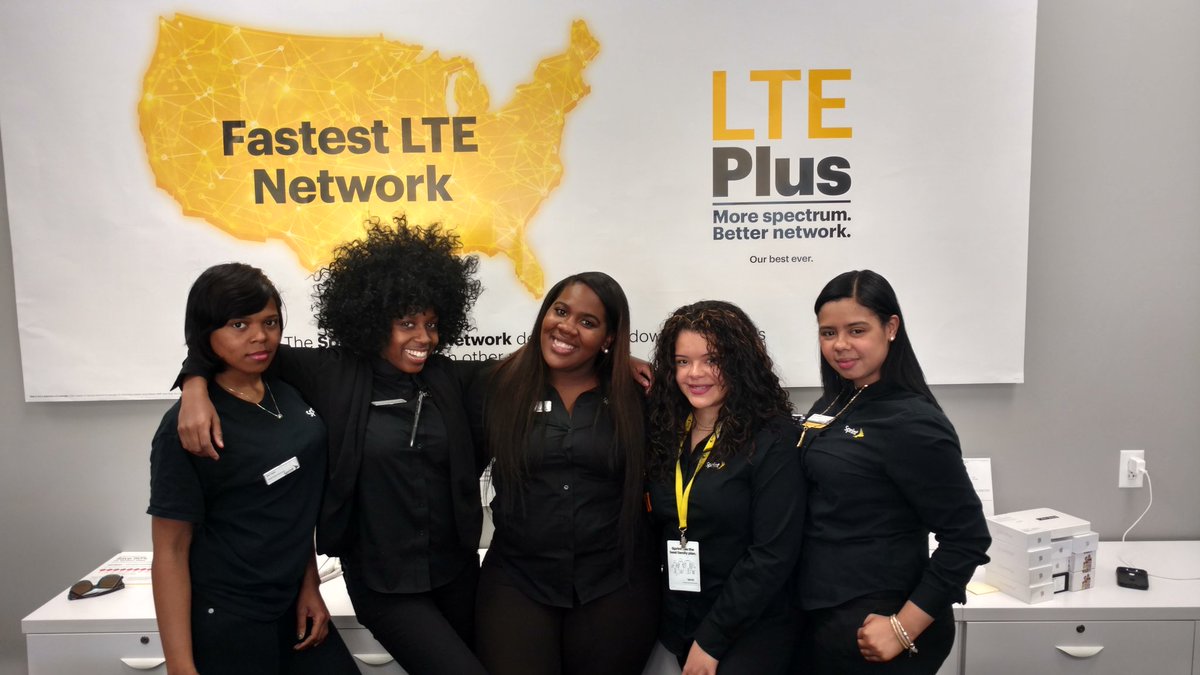 damon0708's tweet photo. Team FLT ready to meet @Pkushn @wl_byoung and @wilcox_dallin the excitement and energy in the air is awesome! https://t.co/nNWdVl5V1P
