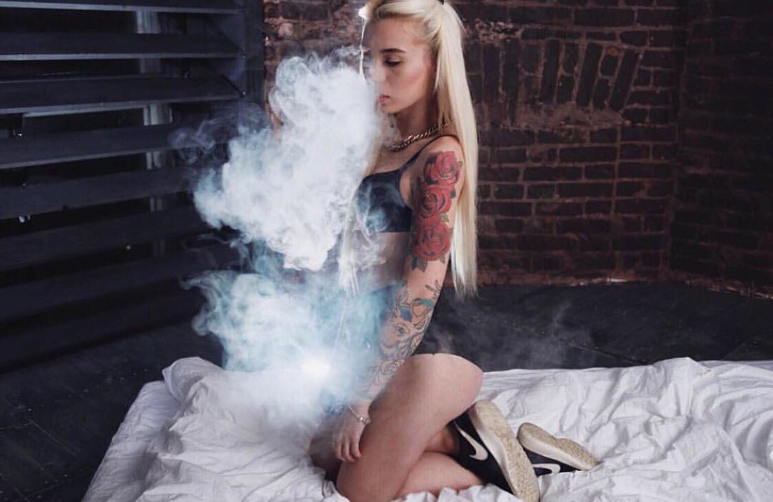innovapetech's tweet photo. Vape Woman Crush Wednesday is @mederdiana 🙌🏼 #Vape #VapeLife #GirlsWhoVape #VapePorn https://t.co/j9HIkErYop