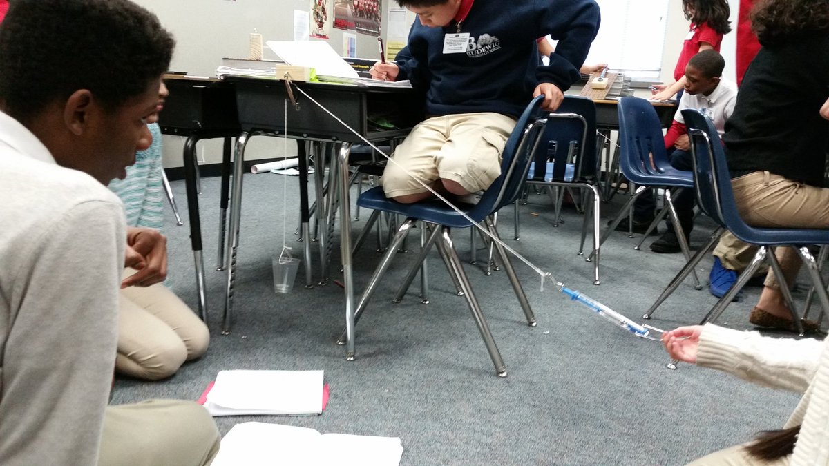 MrLongClassroom's tweet photo. The class was experimenting with simple machines today: inclined planes &amp; pulleys.
#ExplorationLabs #Newtons2ndLaw https://t.co/M9ZTzU5FsB
