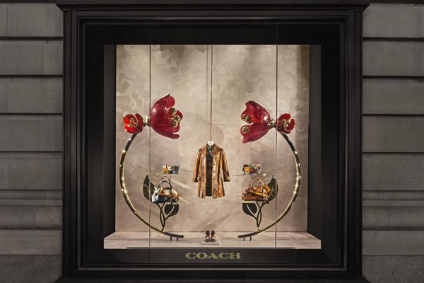 retailfocus's tweet photo. @Coach ’s Bloom window display takes direct inspiration from the tea rose https://t.co/XaS64QCTUV #Coachwindows https://t.co/2gufLKvYHt