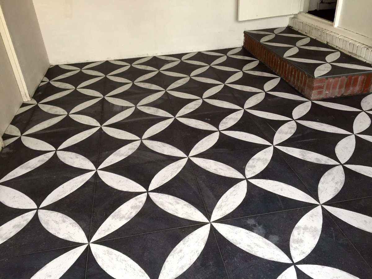 Bakker23Rob's tweet photo. Weer een mooi vloertje getegeld. #mapei https://t.co/qa2m2juIKm