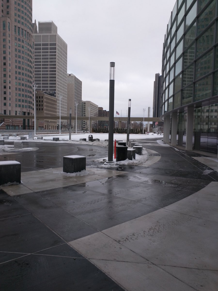 ADAPT_Metrology's tweet photo. It was a dreary day in Detroit, but lots of positive connections were made at the Pure MI Auto Summit #PMBCauto ! https://t.co/R8LiwdvHSH