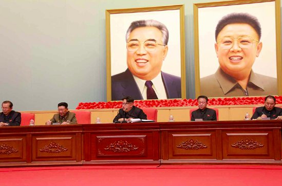 norcoreano's tweet photo. En la sesión de investidura, digo: "Ahora es el turno del líder de la oposición". La gente se parte el culo conmigo. https://t.co/JcWo4BMqk8