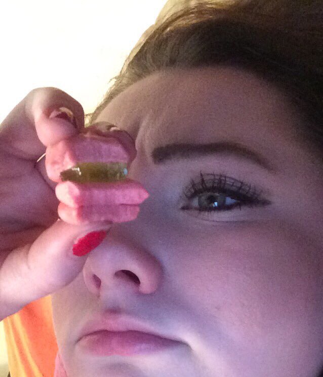 ShayElizabeth14's tweet photo. Why do cherry crabby patties taste like cough syrup? 😷😩 https://t.co/APIPuvGfBx