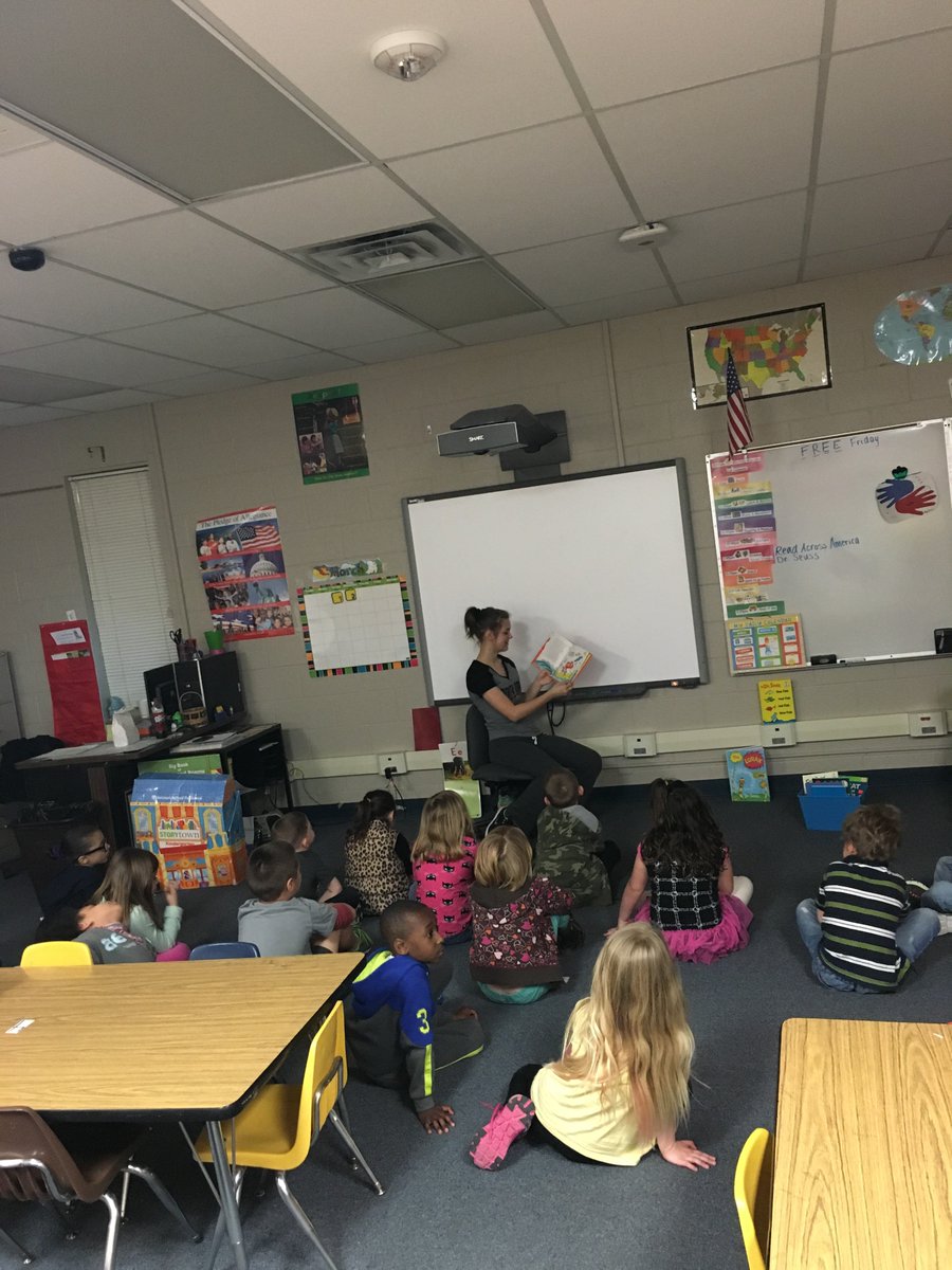 SMS NJHS members celebrate #ReadAcrossAmerica with Vandever Elementary Students!