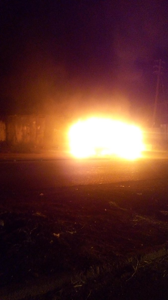 Jogoo Rd hamza... Vehicle in flames at Hamza stage <a href="/Ma3Route/">Ma3Route</a>