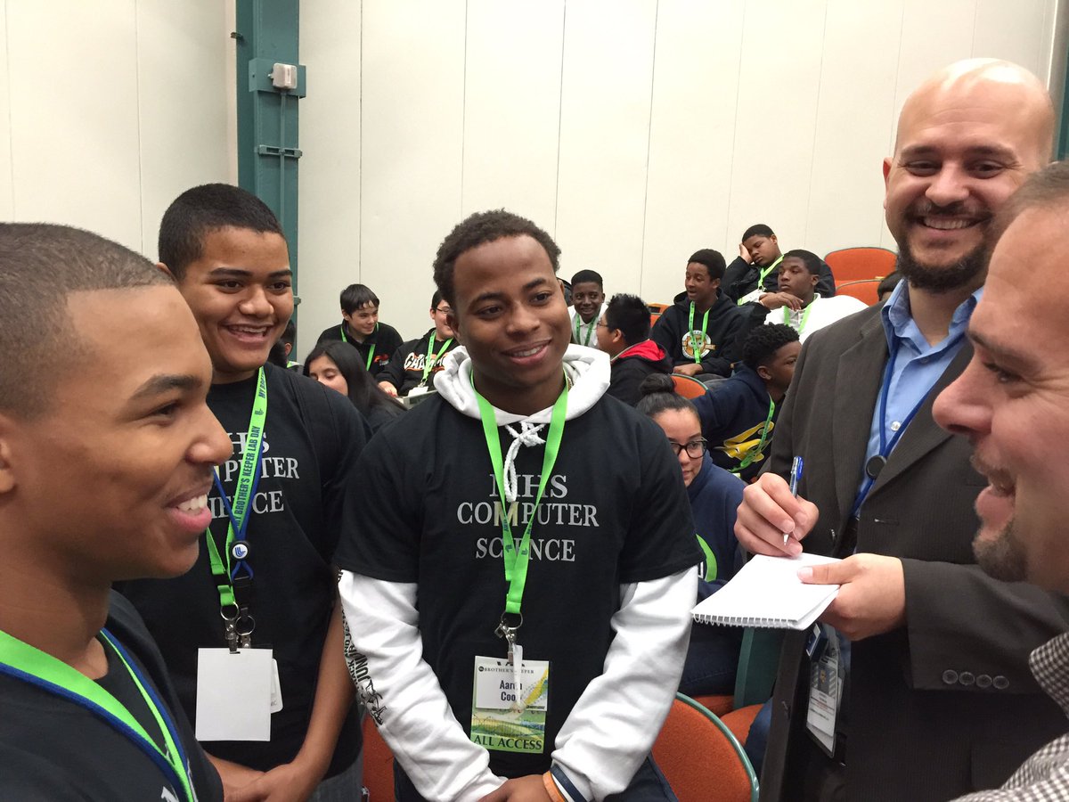 quach2's tweet photo. Great to see Mrs T Griffin's Millennium High computer science class among 180 #MBKLabDay #MBKLabWeek #WeekAtTheLabs https://t.co/LF2jSvnBuE