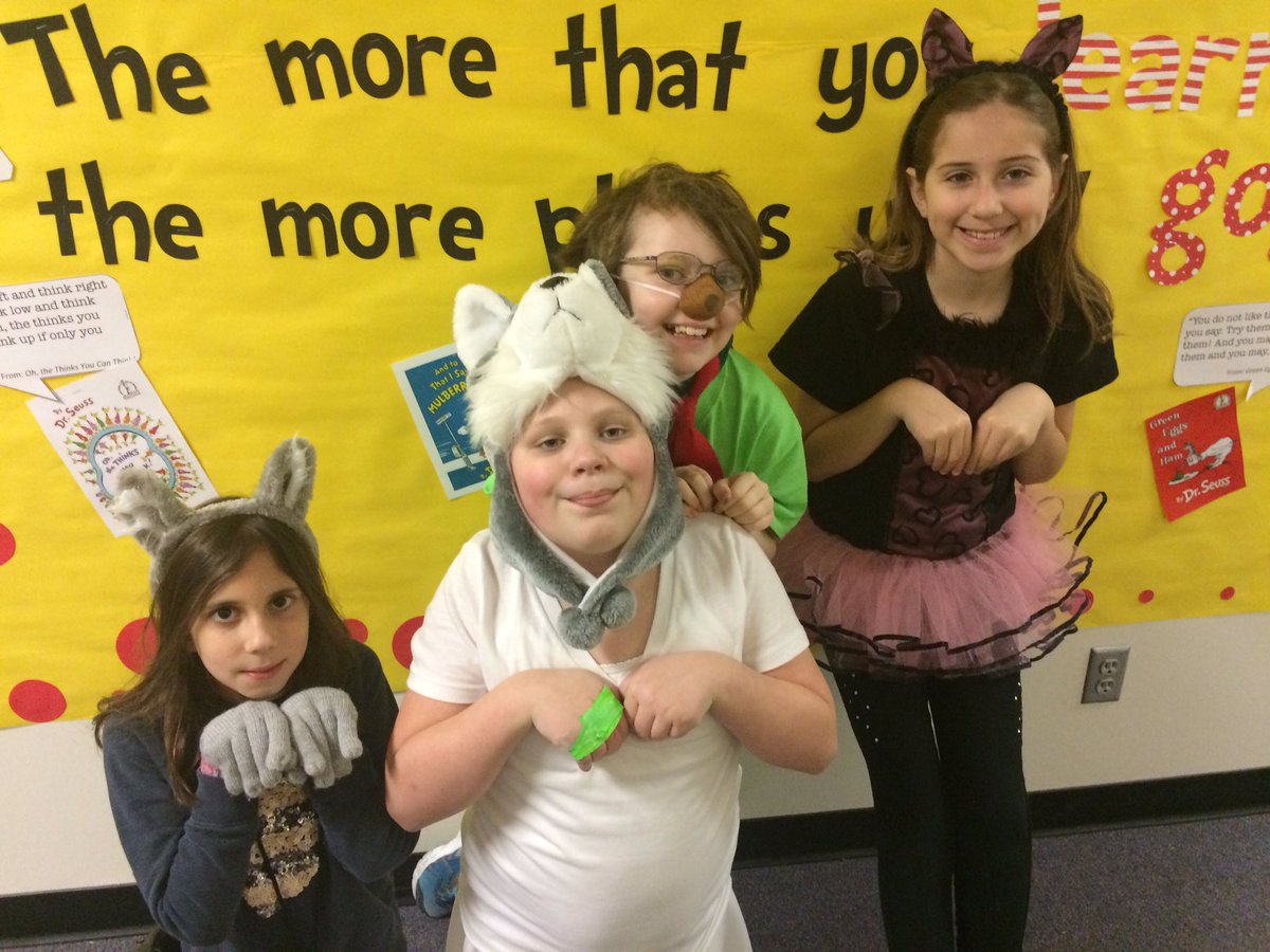 MTCLR_4thGrade's tweet photo. So many characters in fourth grade today #drseuss https://t.co/78xNoW8Hpa