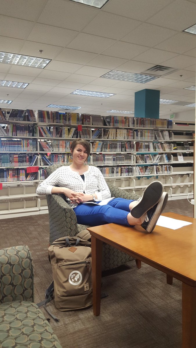 lotsoftrails's tweet image. Katie Richards said she reads articles when the headline "catches her eye." #comms321