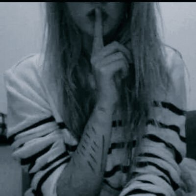 ARIIGARCIA19's tweet photo. Votemos los sentimiento sucios y los asqueroso pensamiento :'( https://t.co/P99JyayZDu