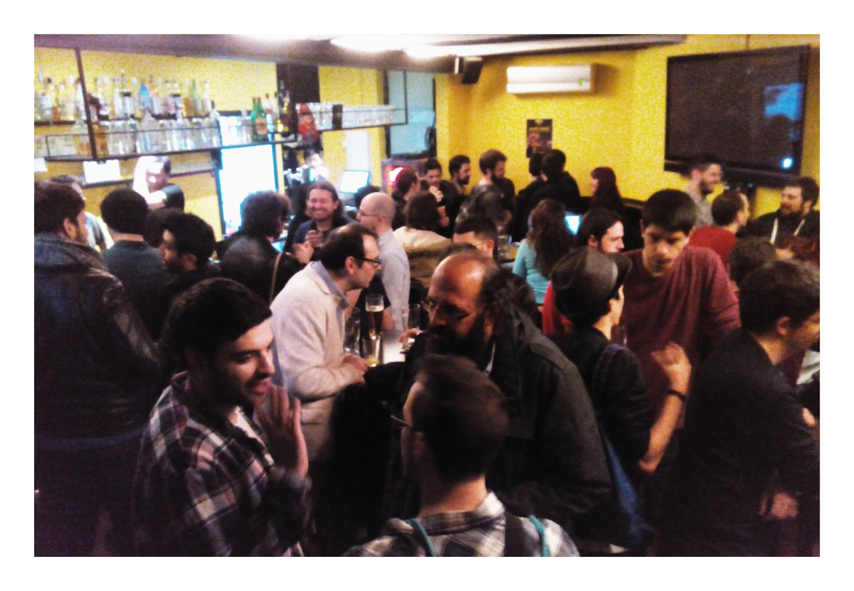 AEVmadrid's tweet image. A tope!!! #Meetup #GameDevMeetup #AEVmadrid #GameDev #IndieDev @asociacionAEV @PixelBar_Madrid
