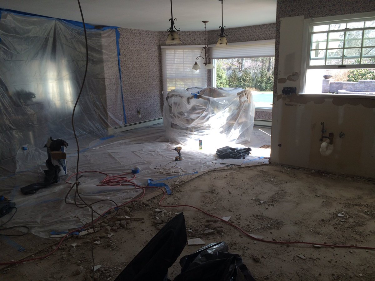 CameronOcasio's tweet photo. We are remodeling our kitchen.  OMG! you should see her face😖 https://t.co/v4g6dXx4Dq