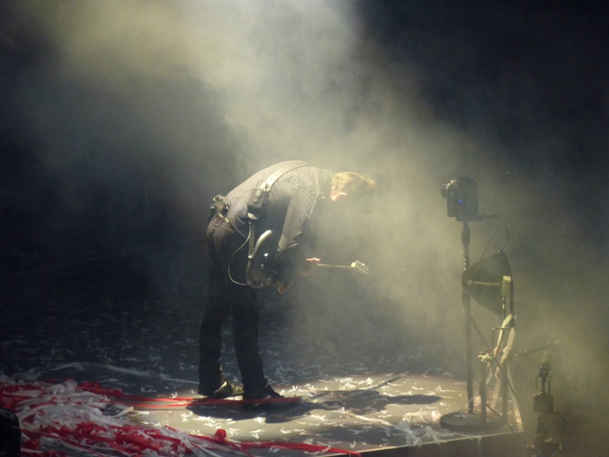 Barre69737399's tweet photo. @museband    @Barre69737399 mes photos @bercyarena https://t.co/y8VLP4HxhW