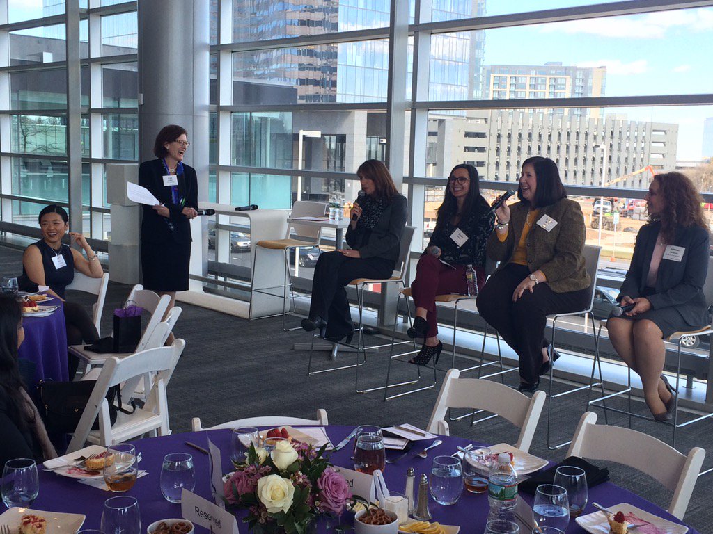KelliDavis_TW's tweet photo. @colleen_wood of Living Social says "put your oxygen mask on first. It's difficult but necessary." #wtwforparity https://t.co/Z6XAfND5RM