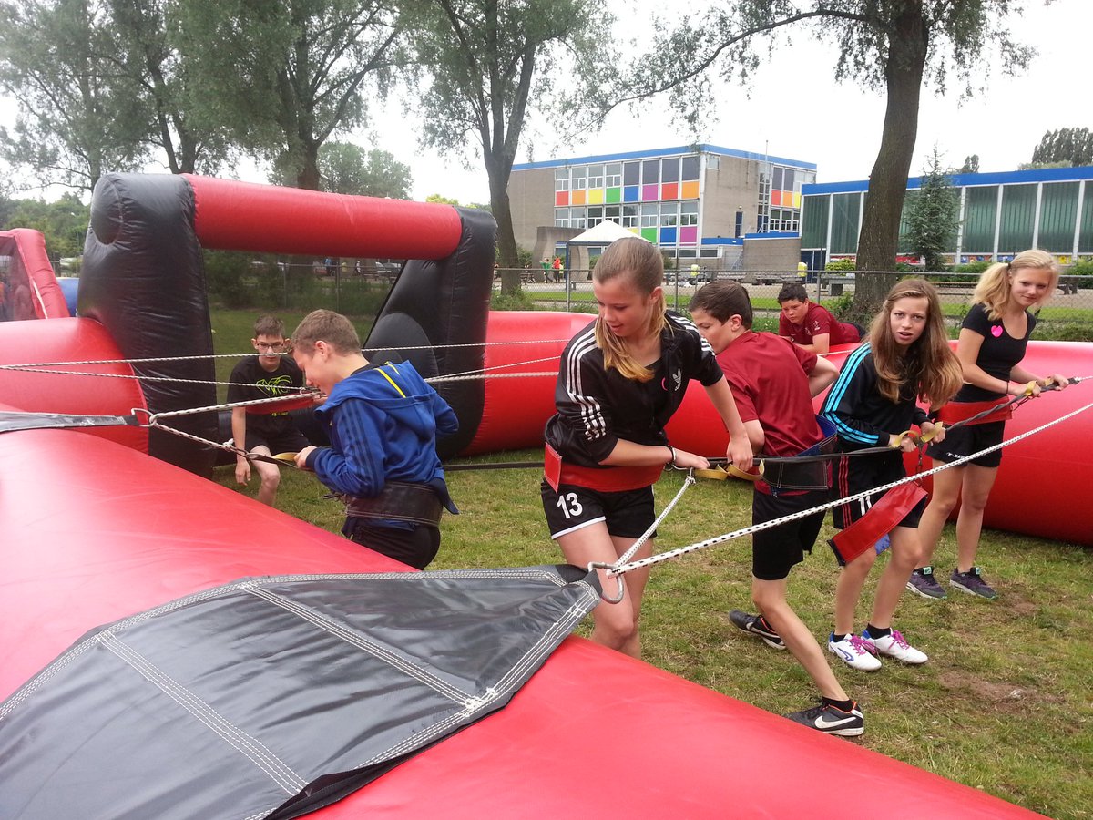 lieshaps's tweet photo. Wauw. Vorig jaar 95 aanmeldingen, nu 128. En dat in krimpende markt. Trots op mijn gezellige schooltje #MerletMill https://t.co/bb3nsArxn3