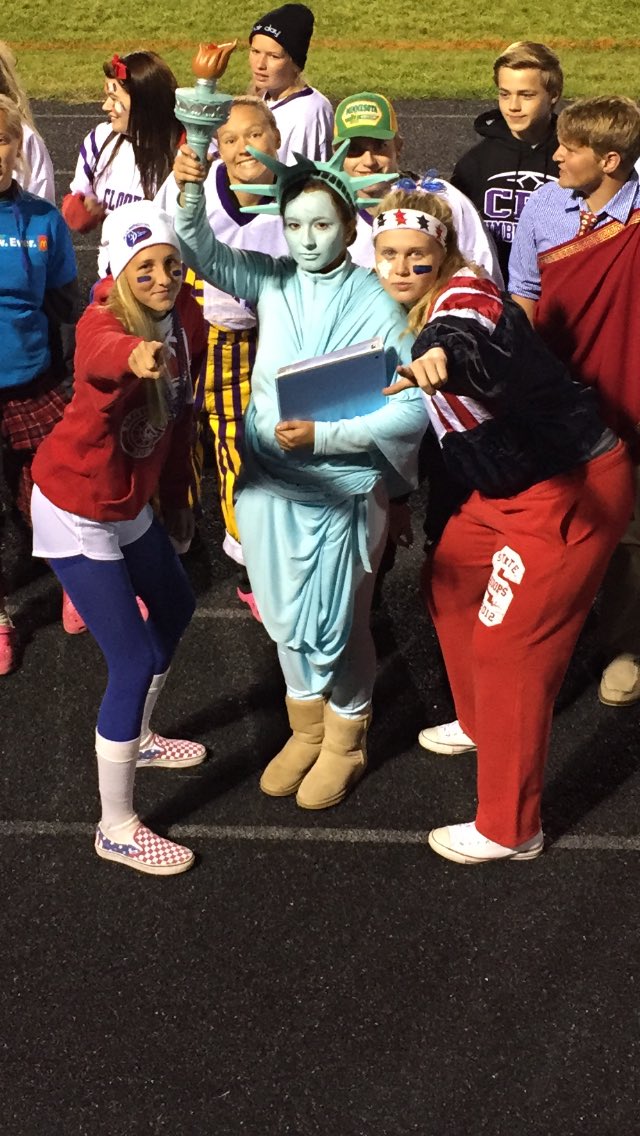 KassidySteen's tweet photo. Hb u class clown u #acquaintances #notreallyfriends #schoolstruggles #ratty https://t.co/XJxS6jSwQ8