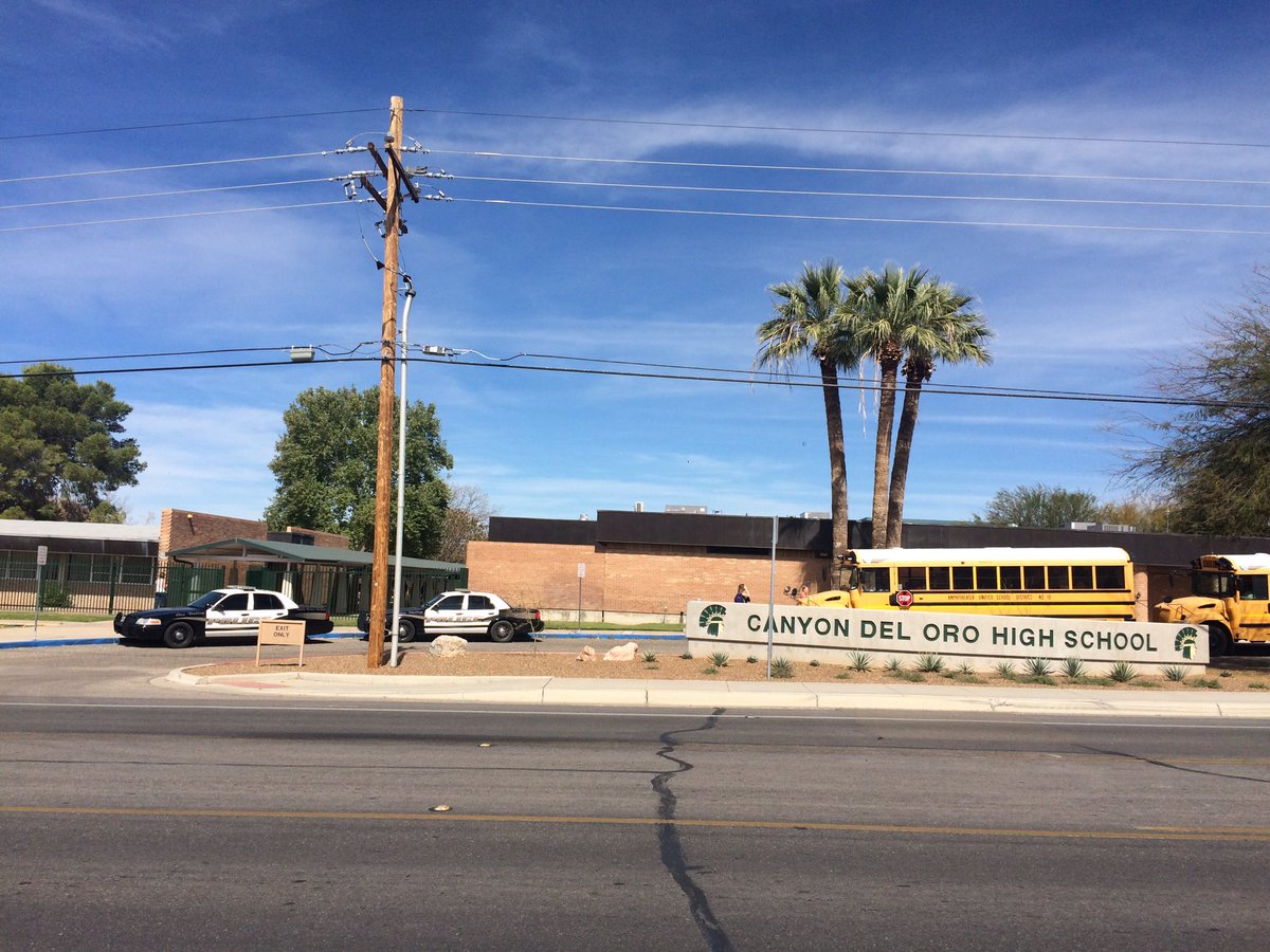 KarlaGEscamilla's tweet photo. Autoridades incrementan vigilancia en escuela tras amenaza @OroValleyPD @TelemundoAZ #CDOHS https://t.co/LGpxmG61Gh