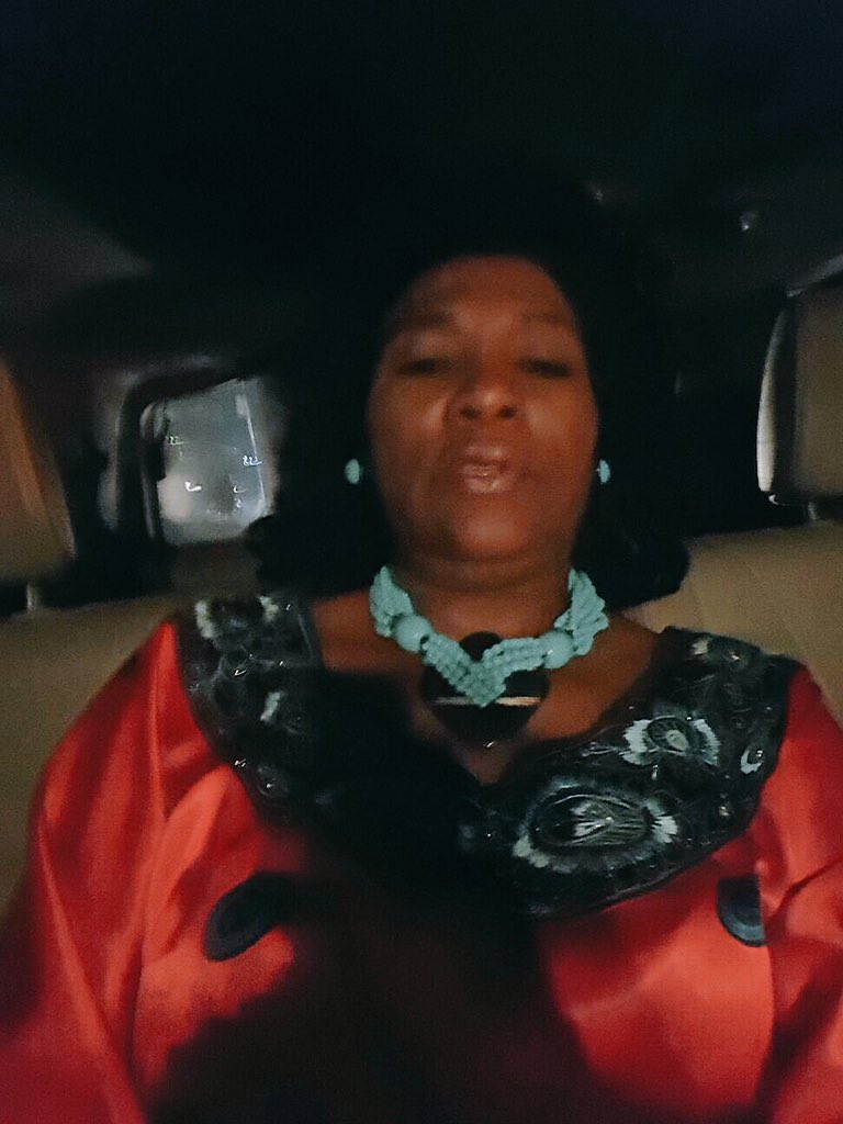 En route pour ouidah pour préparer mon meeting de demain. Je participe depuis ma voiture à cet échange.#Vote229