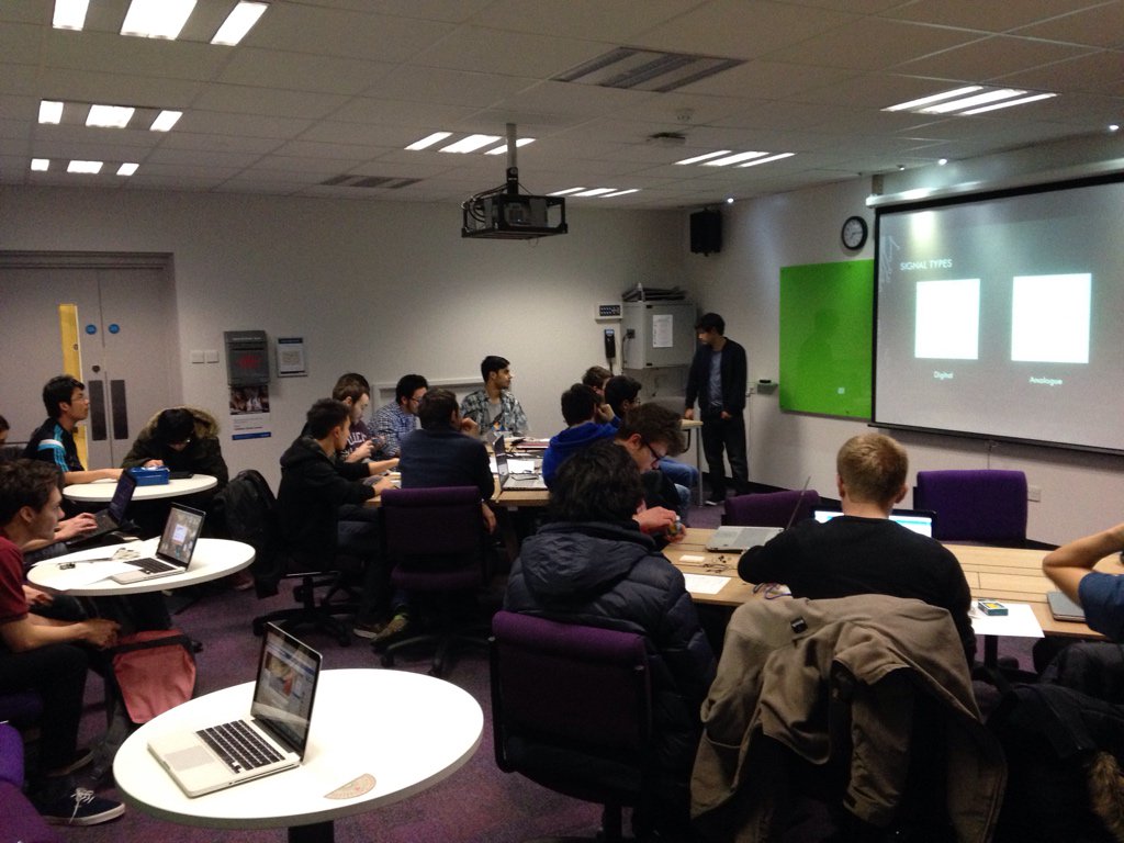 SurreyEARS's tweet image. Great to see a packed room for our @arduino course this evening. @SurreyUnion @SurreyEng