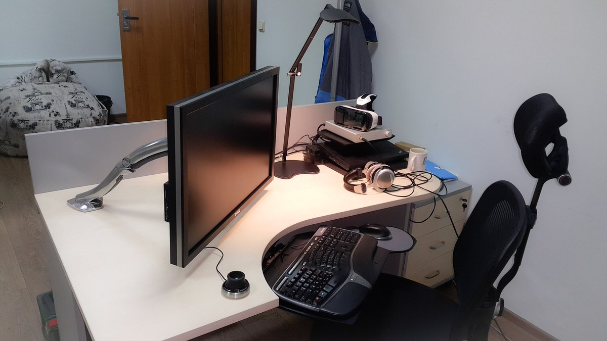 infoctopus's tweet image. Current desktop setup