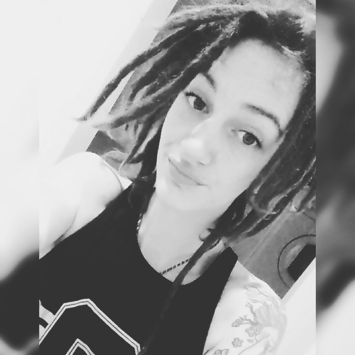 WildEyesFyah's tweet photo. #Whitegirlwednesday #Natty 👑💯 https://t.co/aKut9o0CNu