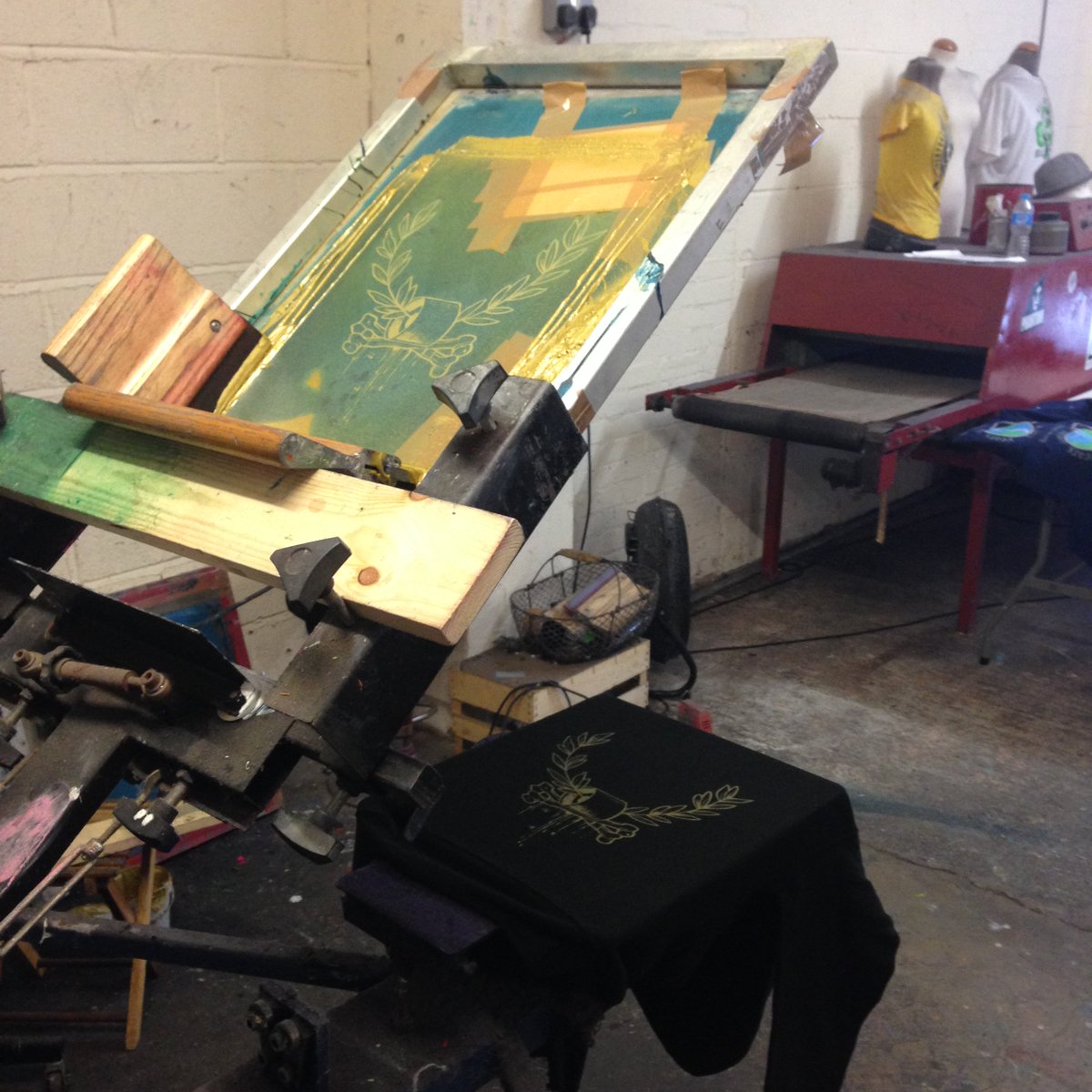 RollerDerbyCity's tweet image. We're skater owned and operated, and everything we print is done by hand not by robots #rollerderby #screenprinting