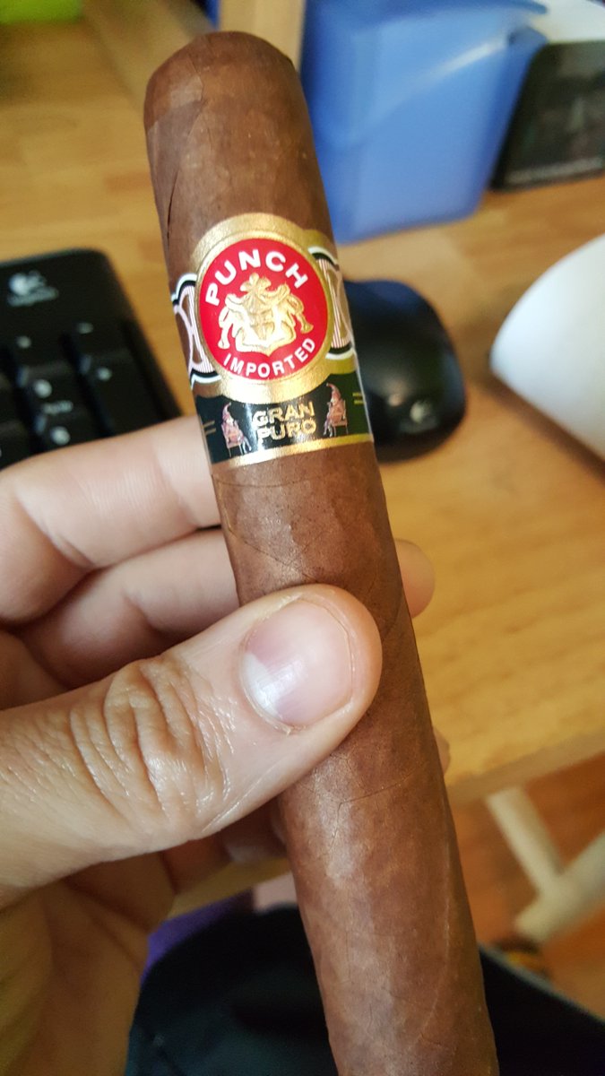 StLouisCigars's tweet photo. Ummm...It's Wednesday and @punchcigars,#PUNCHWEDNESDAY!!! #REALPUNCH #MPCI @StLouisCigars !!!! https://t.co/A0GVqETLKN